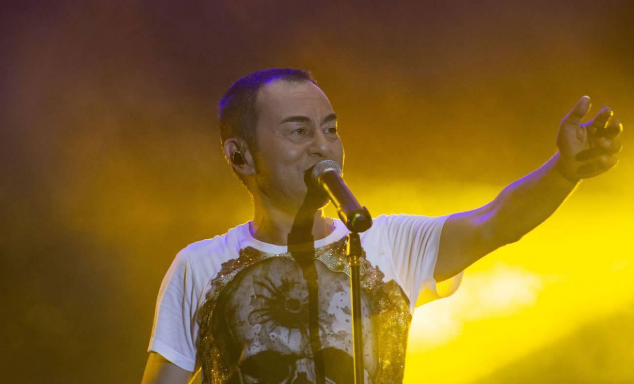 Ünlü şarkıcının öldüğü iddia edildi! Serdar Ortaç'tan asılsız haberlere yanıt