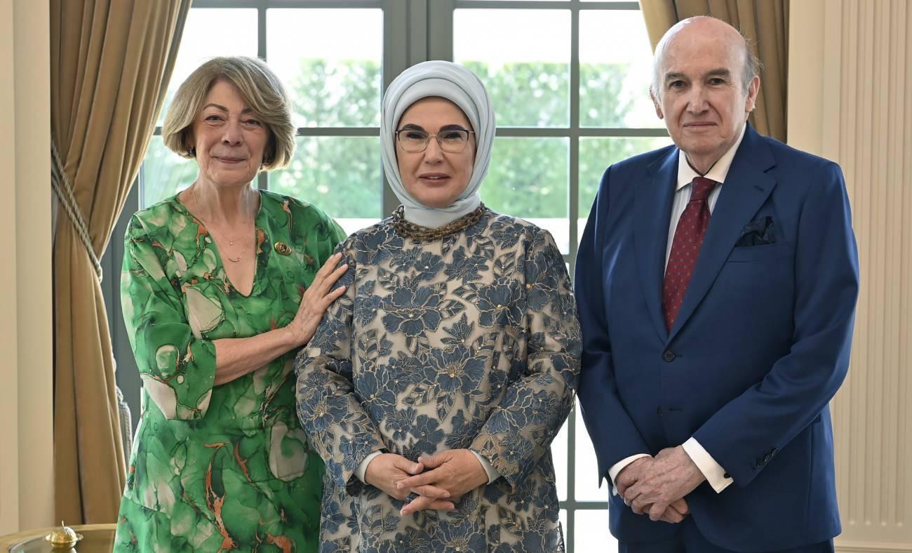Emine Erdoğan, Sultan Abdülhamid'in torunu ve eşi Hernandez'i uğurladı