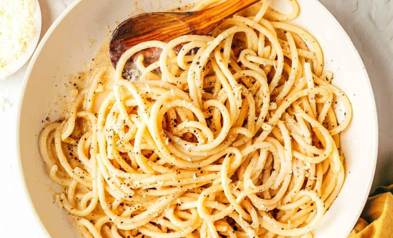 İtalyanları ve İngilizleri karşı karşıya getiren Spaghetti Cacio e Pepe tarifi