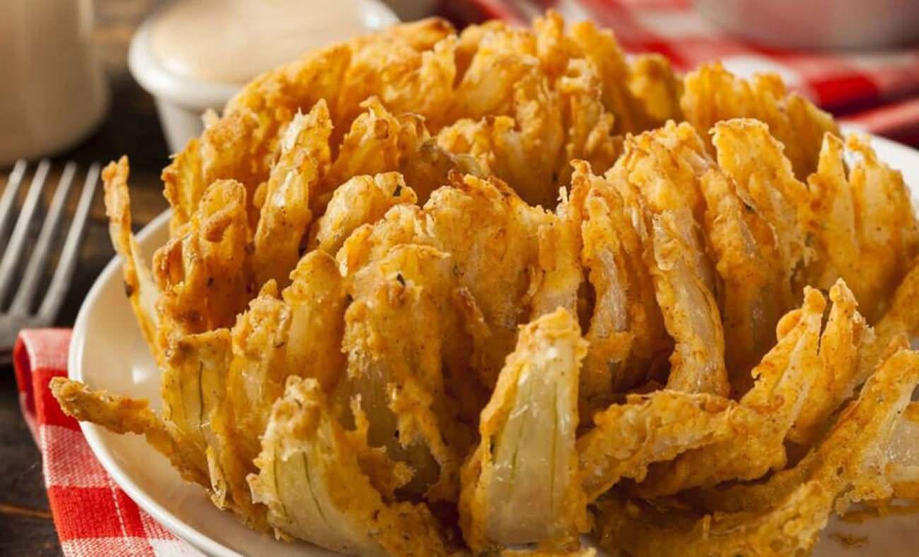 Yeni nesil atıştırmalık: Evde Blooming Onion (soğan çiçeği) nasıl yapılır?