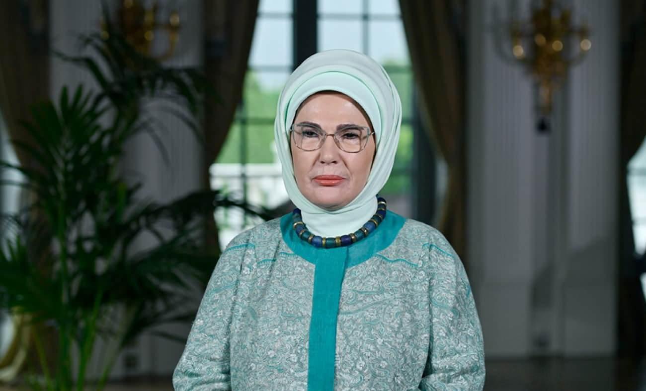 Emine Erdoğan, 5. Lider Eşleri Zirvesi'ne video mesaj gönderdi:Eğitimciler örnek şahsiyetlerdir