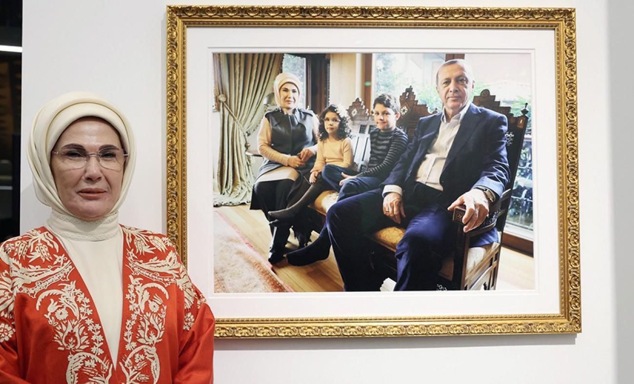 Emine Erdoğan, VakıfBank Sanat Galerisi'nin açılışına katıldı