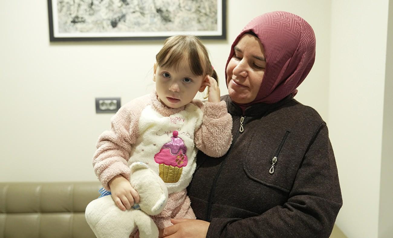 Bir mucizeye imza attılar: Anne, kızına karaciğeriyle hayat verdi