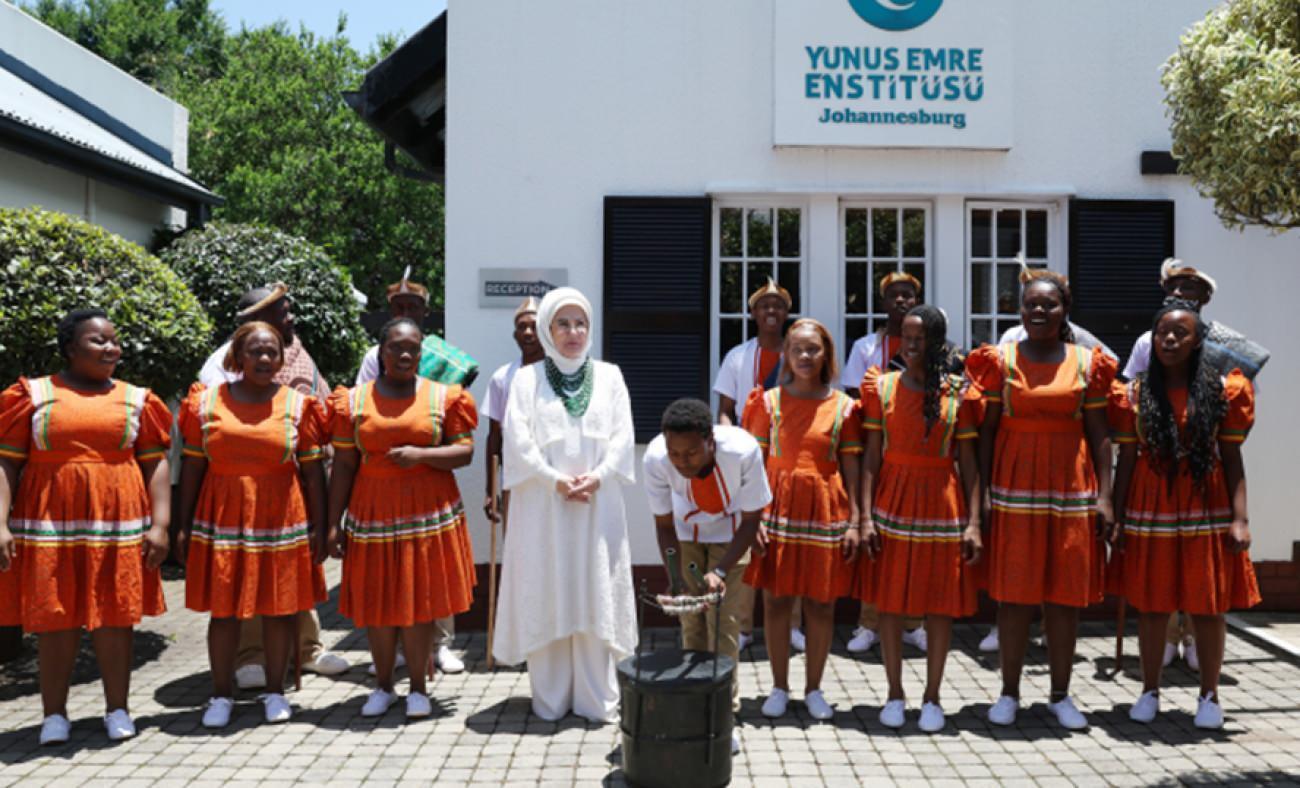 Emine Erdoğan, Güney Afrika'da Yunus Emre Enstitüsüne ziyarette bulundu