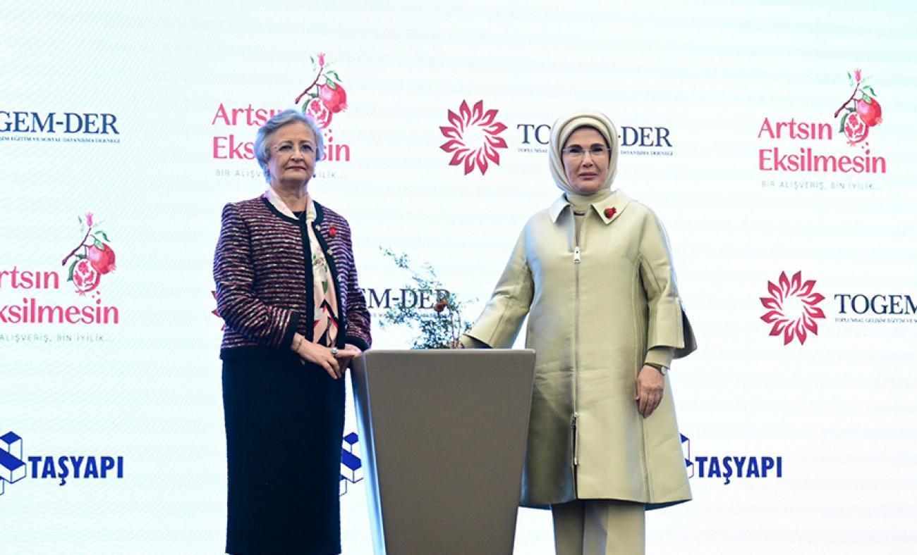 Emine Erdoğan, TOGEM-DER'in "Artsın Eksilmesin Dönüşüm Pazarı"nın açılışına katıldı