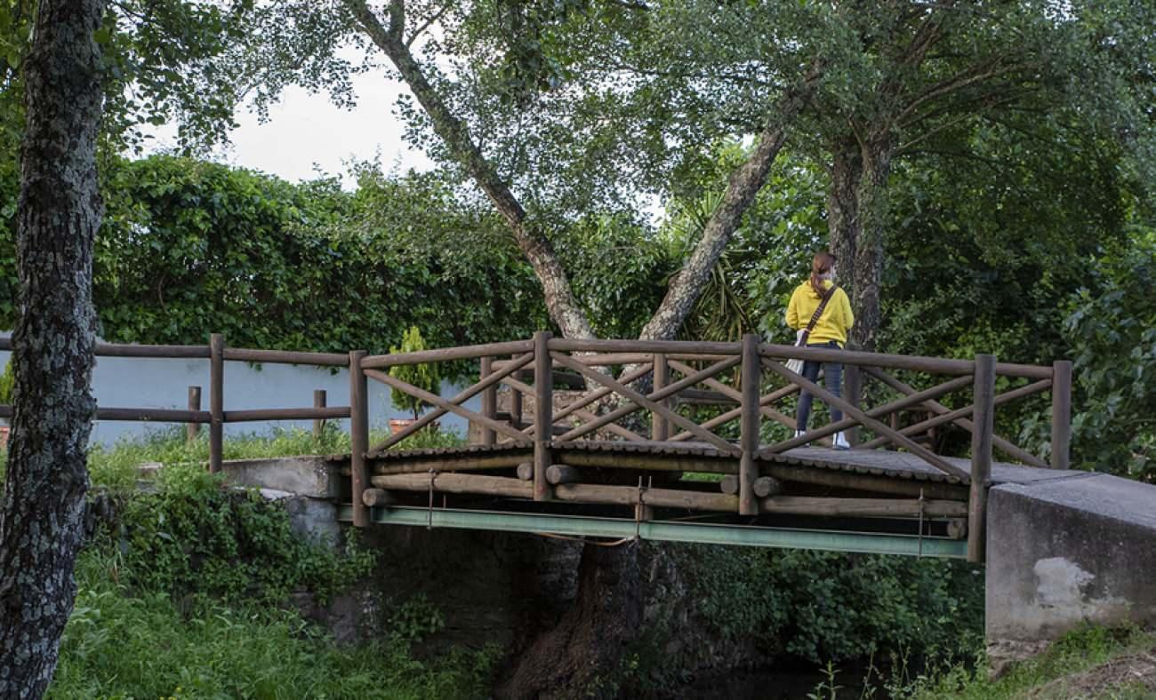 Bir adımda İspanya'dan Portekiz'e: 6 metrelik k&ouml;pr&uuml; iki &uuml;lkeyi ve zamanı birbirine bağlıyor!