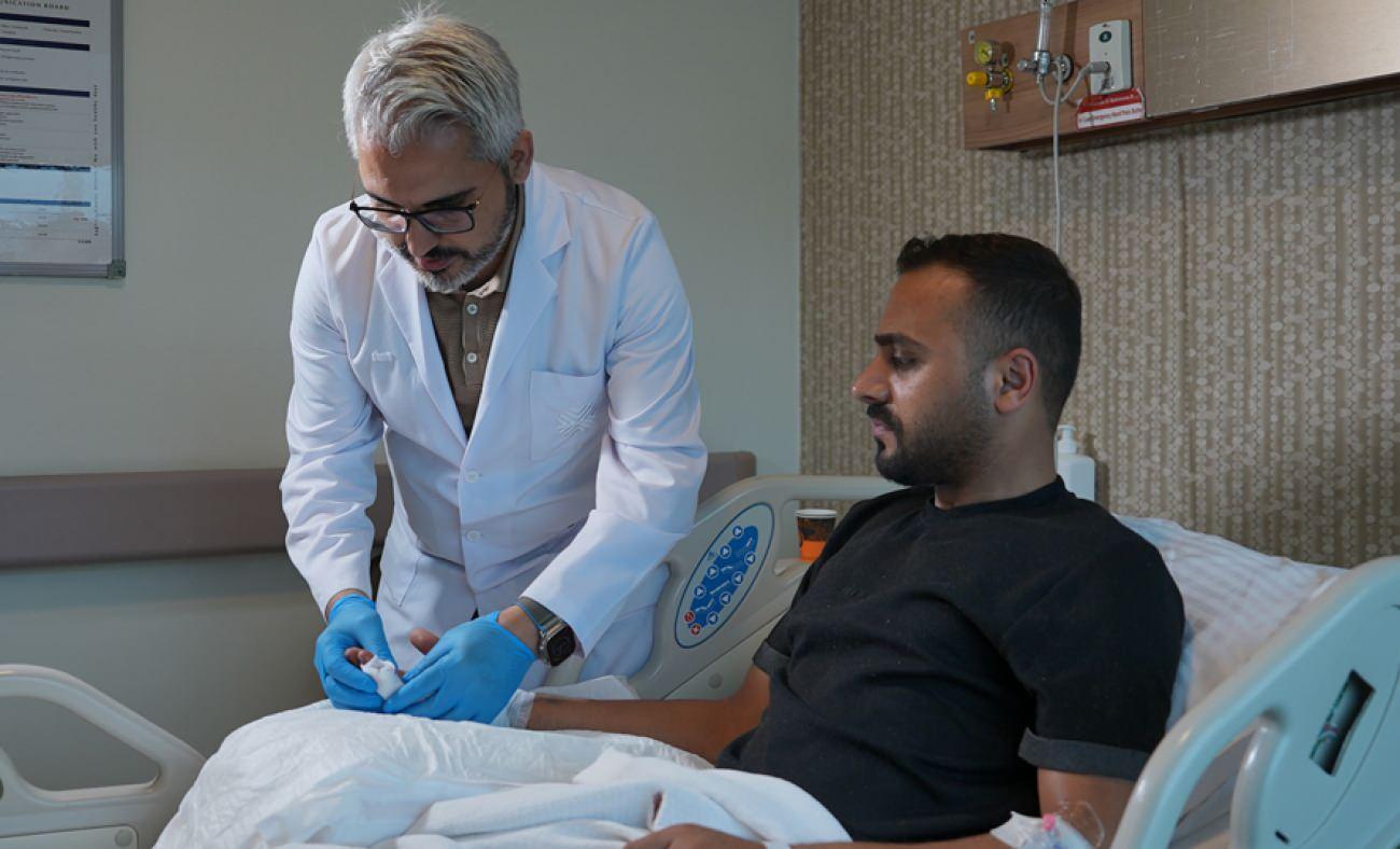 Motosiklet kazasında kopan parmak mikrocerrahi y&ouml;ntemiyle yeniden dikildi