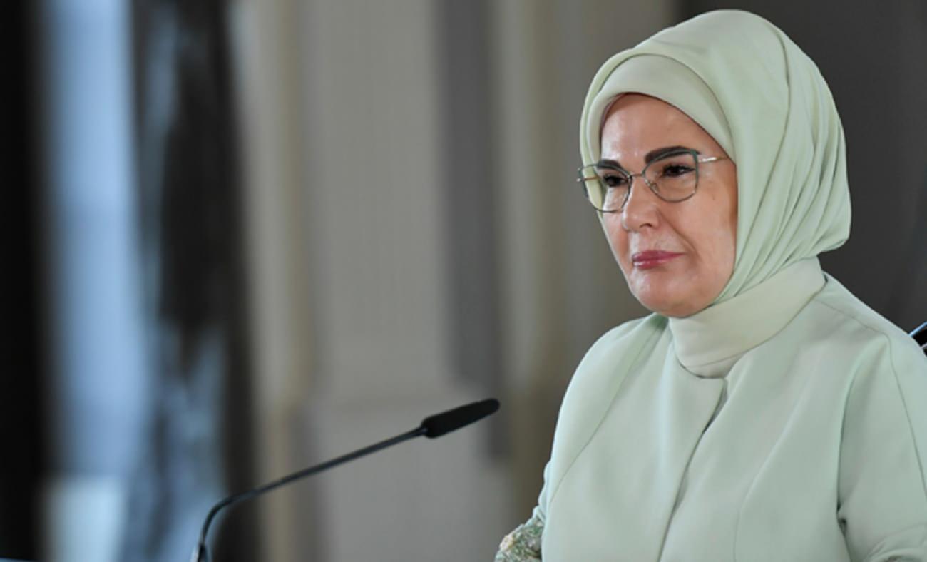 Emine Erdoğan'dan Regaip Gecesi mesajı: Bu m&uuml;barek gece, insanlığı iyilikte buluştursun