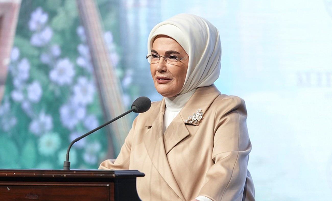 Emine Erdoğan'dan "Tıp ve K&uuml;lt&uuml;r-Sanat Sempozyumu"na ilişkin video paylaşımı