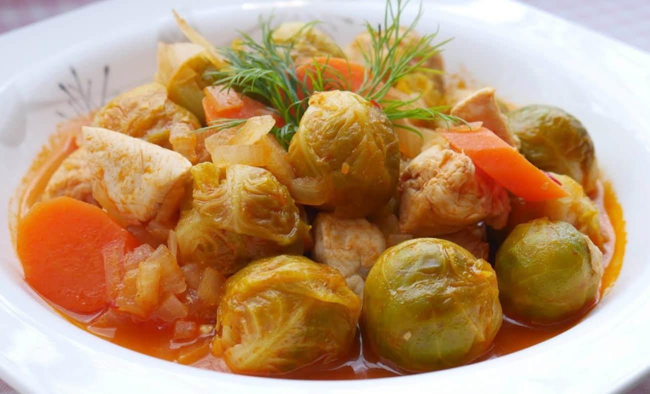 Sebze ve etin m&uuml;kemmel uyumu: Tavuklu Br&uuml;ksel lahanası tarifi