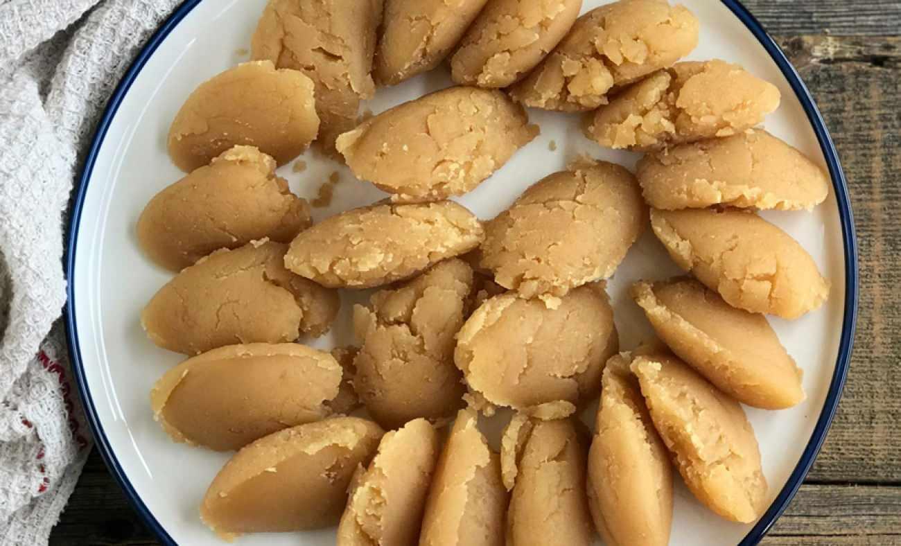 Tam kıvamında ağızda dağılan cevizli un helvası tarifi! En kolay un helvası nasıl yapılır? 