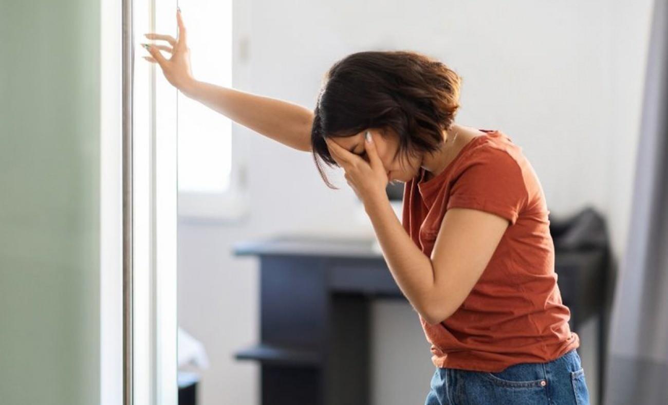 Bitmek bilmeyen baş d&ouml;nmelerine dikkat: Sebebi Meniere olabilir!