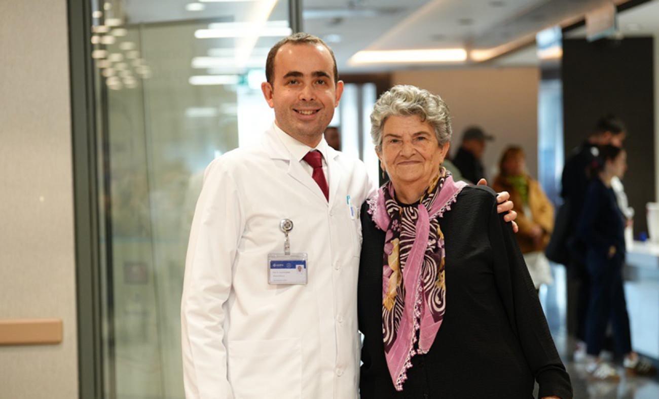 Medipol&rsquo;de umut veren operasyon: 6 yıllık g&ouml;rme kaybı tarih oldu