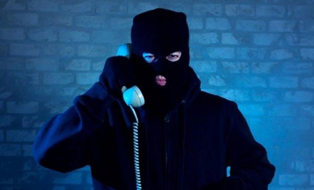 &Uuml;nl&uuml; şarkıcı Berksan dolandırıldı!