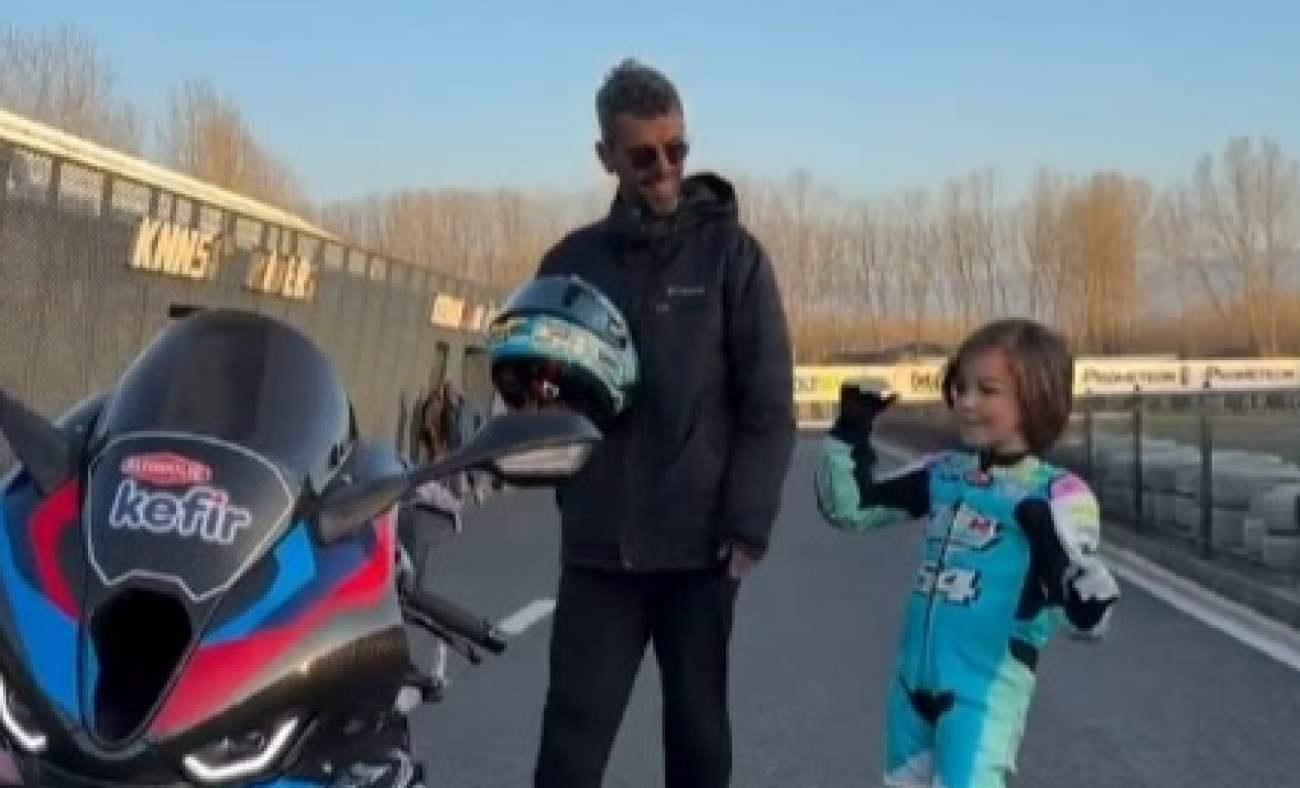 Zayn Sofuoğlu yine g&uuml;ndemde! 6 yaşında 100 cc motosikletle pistte