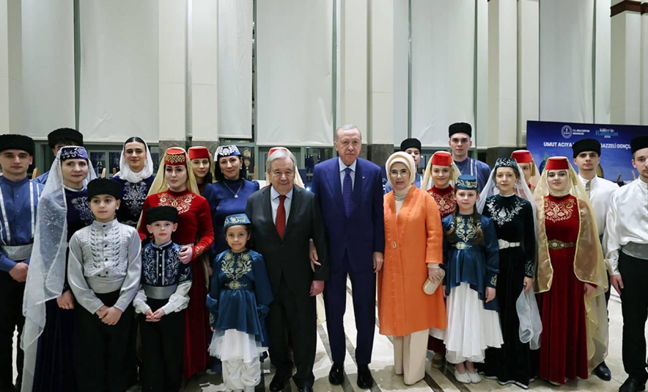 Emine Erdoğan'dan BM Genel Sekreteri Guterres'e verilen &ouml;d&uuml;le ilişkin videolu paylaşım