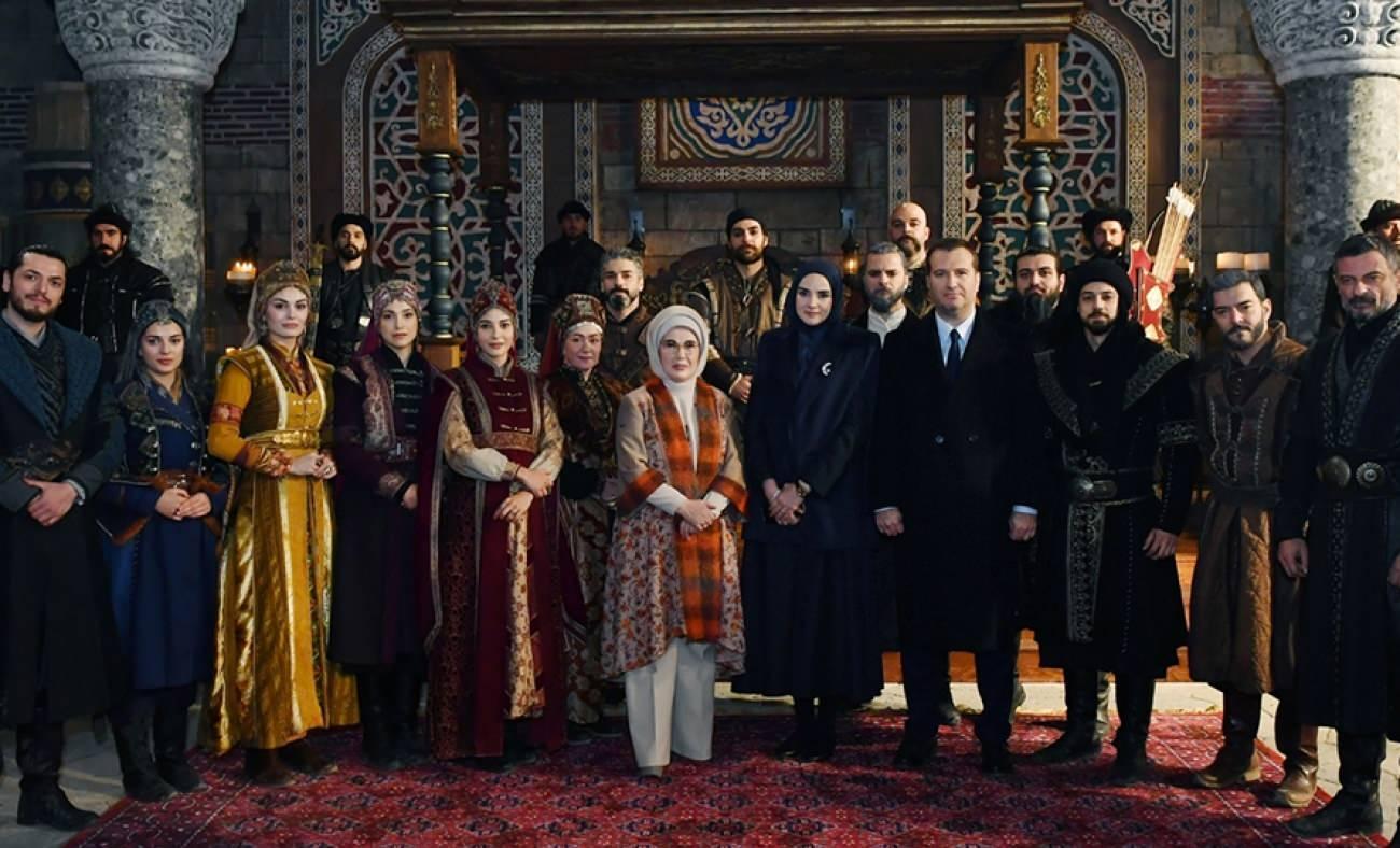 Emine Erdoğan &lsquo;Kuruluş Orhan&rsquo; setine ziyarette bulundu