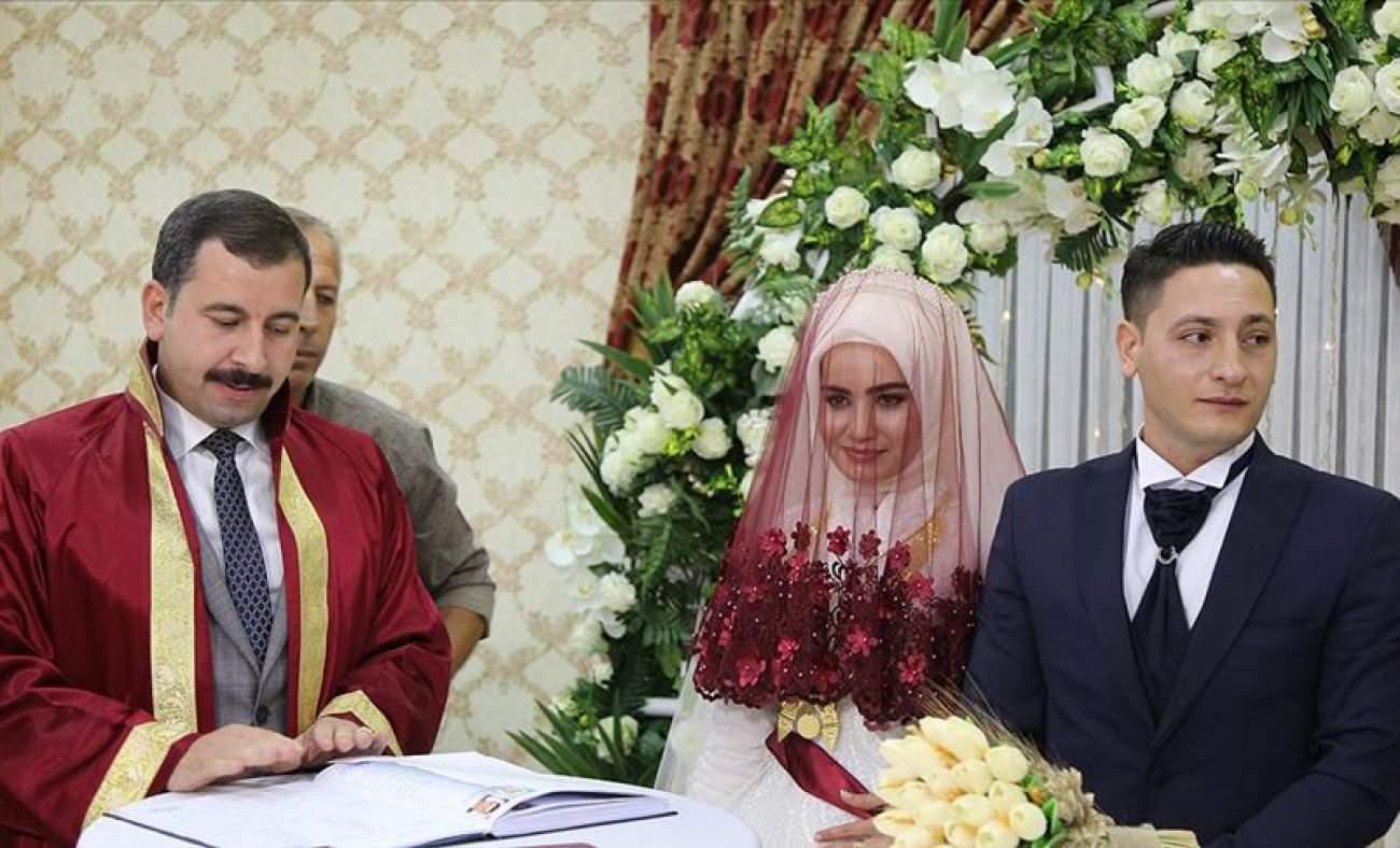 Bu d&uuml;ğ&uuml;n herkese &ouml;rnek oldu: Takı istemediler yetimleri davet ettiler