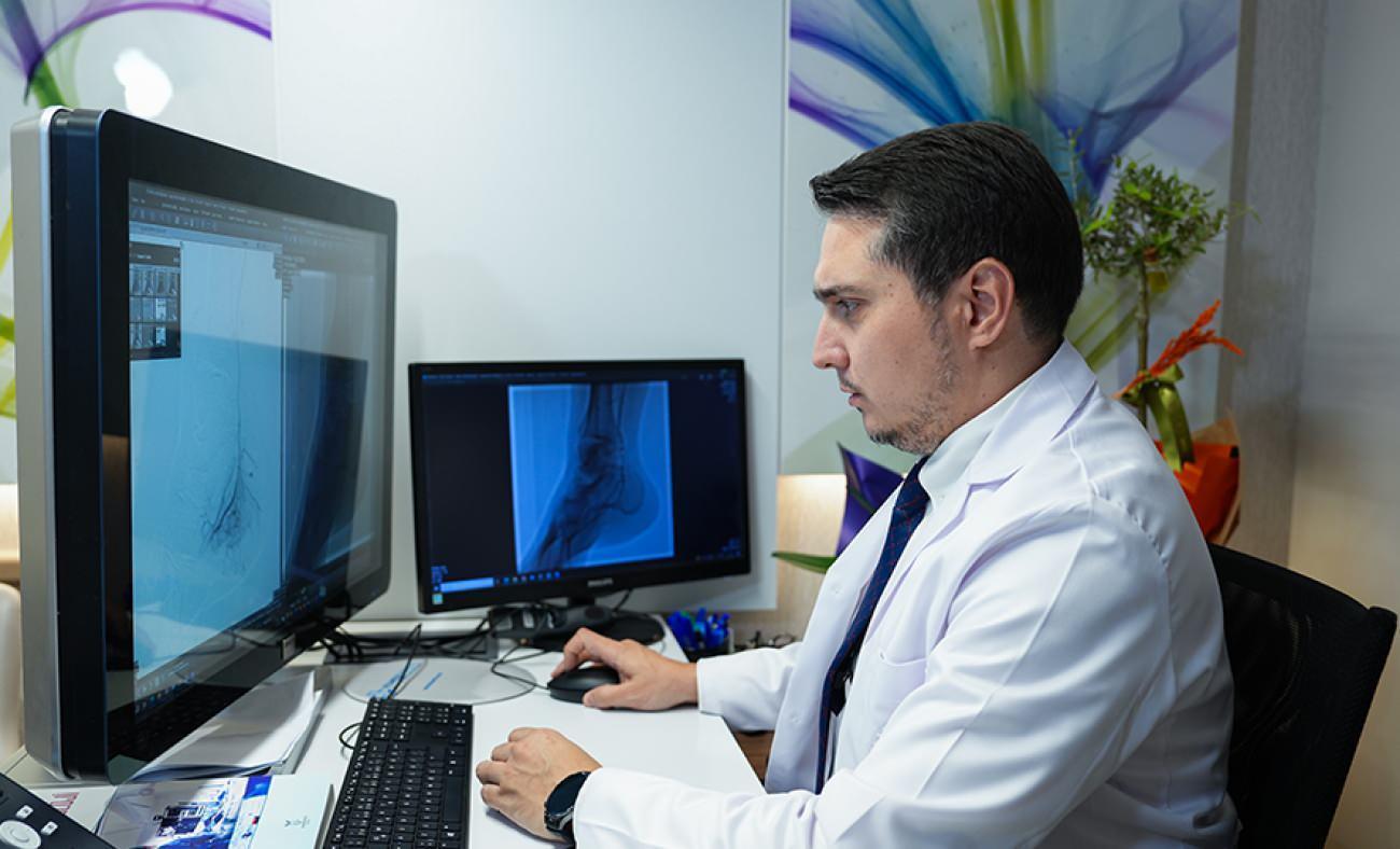 Kronik topuk dikeninde &ccedil;ığır a&ccedil;an y&ouml;ntem: Anjiyografik m&uuml;dahale