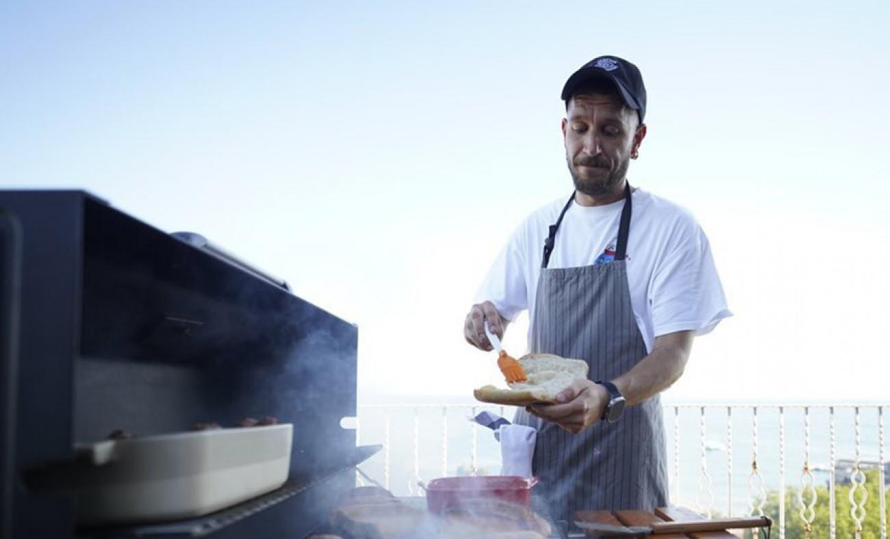 Uraz Kaygılaroğlu'nun yurt dışındaki yeni mesleği g&uuml;ndem oldu!