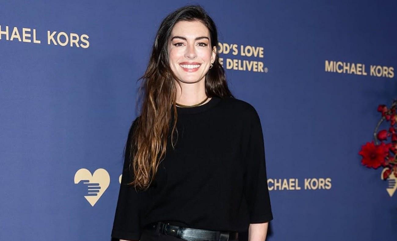 &lsquo;D&uuml;nyanın en g&uuml;zel kadını&rsquo; se&ccedil;ilen Anne Hathaway "İnşallah" dedi! O anlar g&uuml;ndem oldu