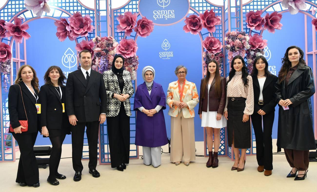 Emine Erdoğan, TOGEM-DER'in geleneksel "Cemre &Ccedil;arşısı"nın a&ccedil;ılışına katıldı