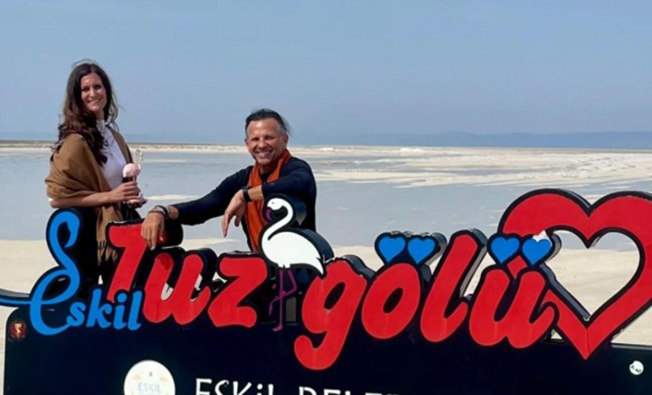 Emmy &Ouml;d&uuml;ll&uuml; y&ouml;netmen Travis Fox T&uuml;rkiye'de! Tuz G&ouml;l&uuml;&rsquo;ne &ouml;vg&uuml;ler yağdırdı