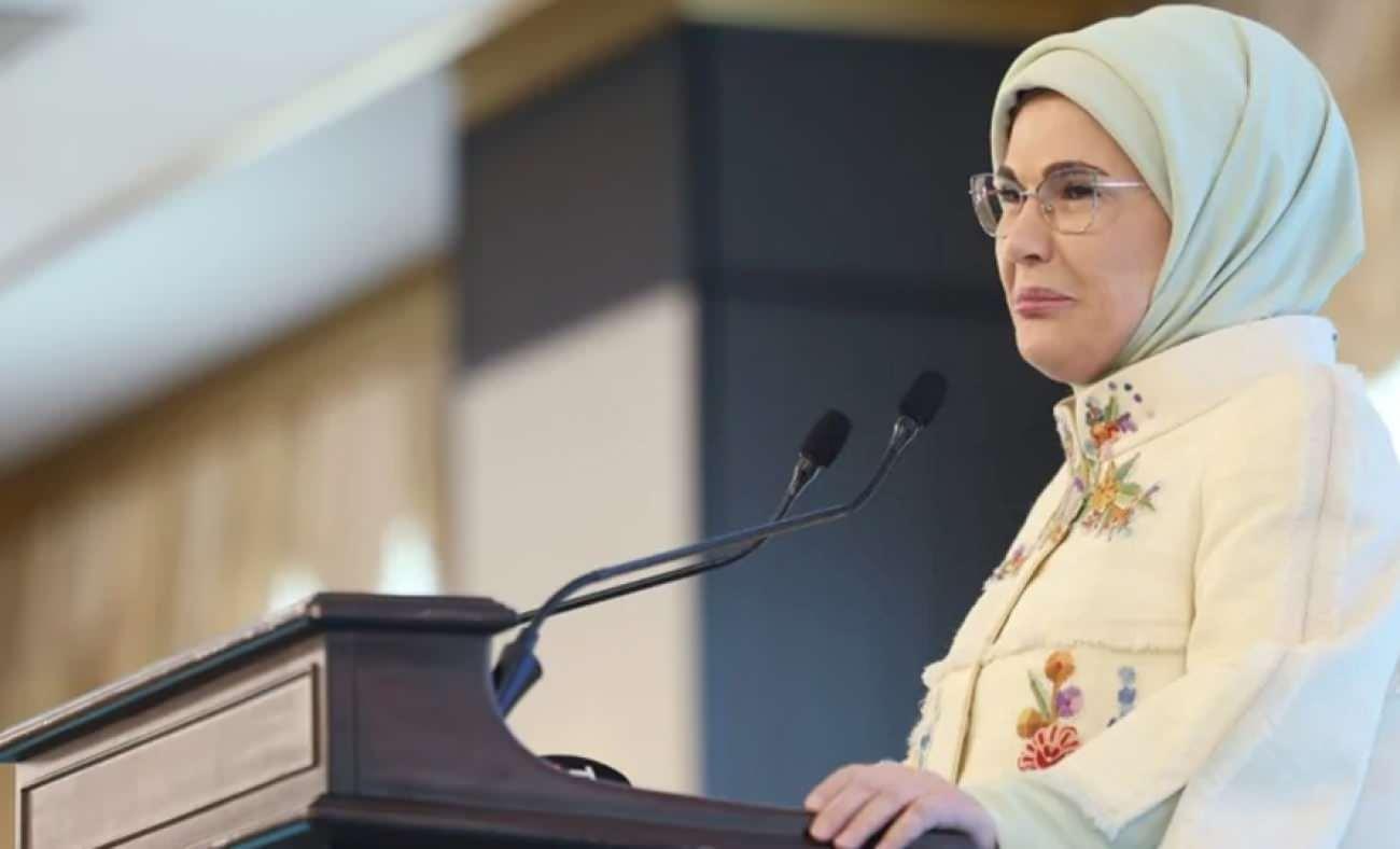 Emine Erdoğan'dan Anneler G&uuml;n&uuml; paylaşımı: Anneler d&uuml;nyanın en b&uuml;y&uuml;k ışığı!