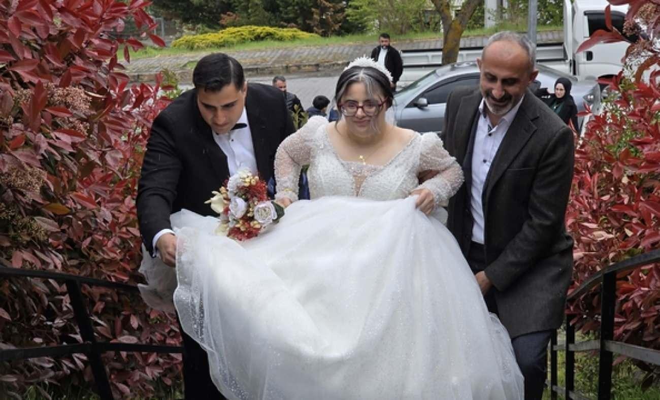 Yapay zekaya yaptırıyordu ger&ccedil;ek oldu: D&uuml;zce'de Down sendromlu Elif gelin oldu!