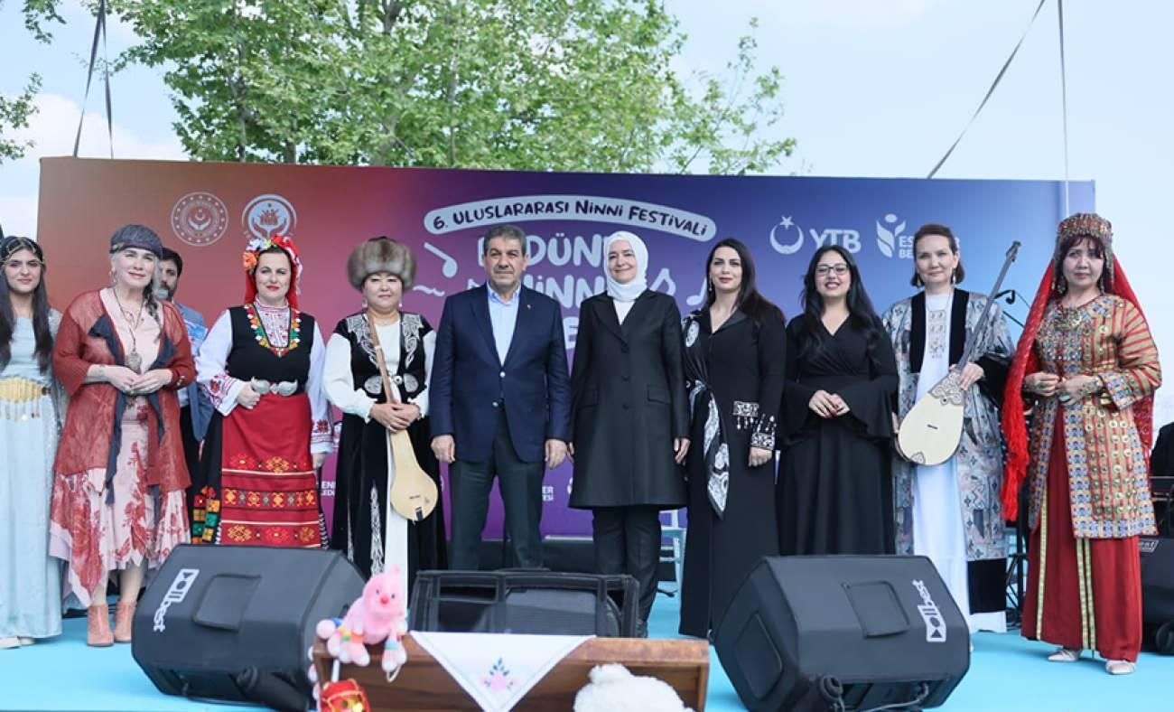 Esenler&rsquo;de ninni r&uuml;zg&acirc;rı: D&uuml;nyanın sesleri aynı sahnedeydi