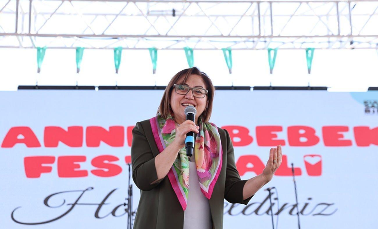 Fatma Şahin&rsquo;den Anneler G&uuml;n&uuml;&rsquo;nde anlamlı buluşma! Bebek festivalinde ailelerle buluştu