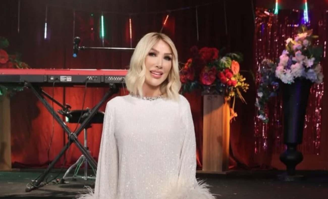 Seda Sayan ilk defa peruğunu &ccedil;ıkardı! Doğal sa&ccedil;ı &ccedil;ok konuşuldu
