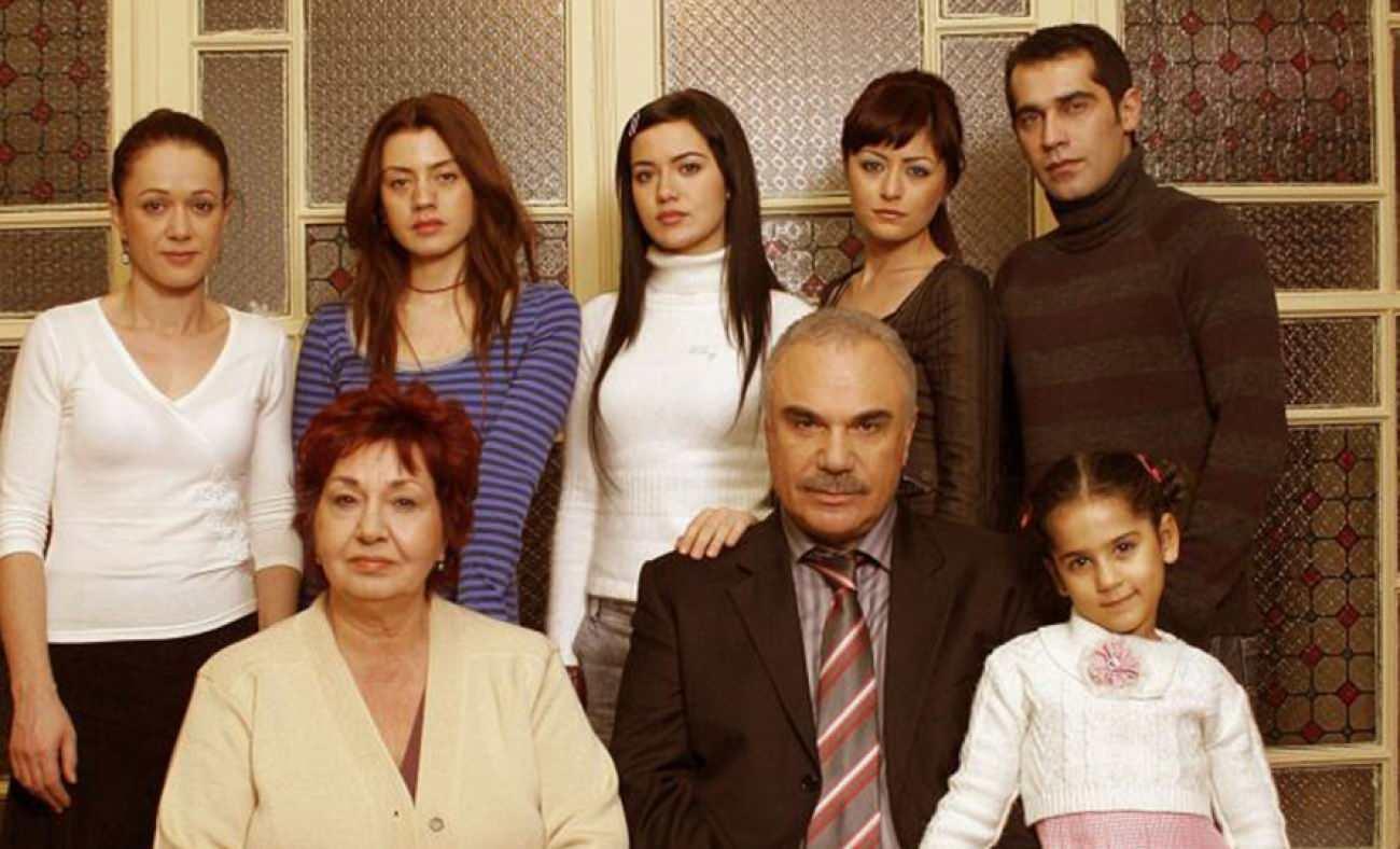 Yaprak D&ouml;k&uuml;m&uuml;'n&uuml;n iki yıldızı 18 yıl sonra aynı karede!