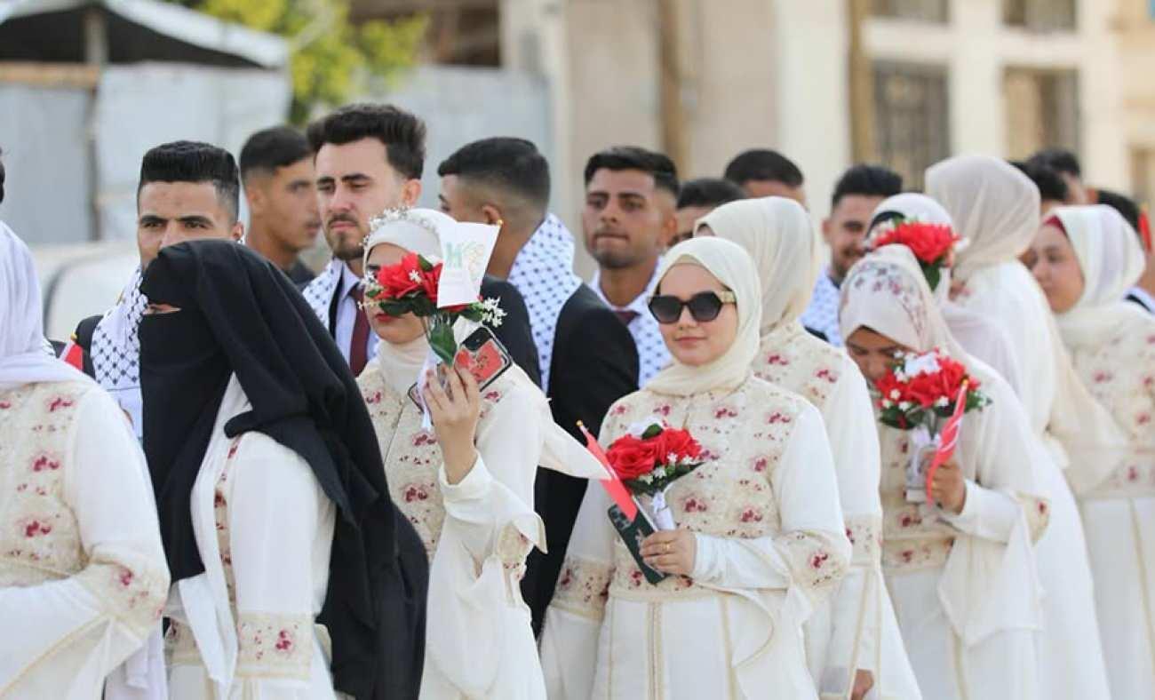 Yıkımın ortasında yeşeren umut: Gazze'de 50 &ccedil;iftin nikahı kıyıldı!