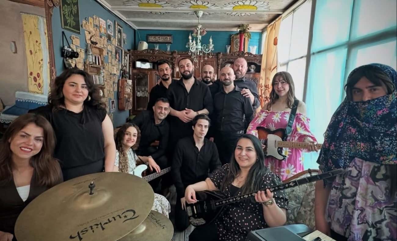 T&uuml;rk Halk m&uuml;ziğine yeni bir soluk! FOLA "Bursa'nın G&uuml;zelleri" ile geri d&ouml;n&uuml;yor