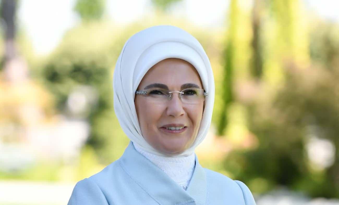 Emine Erdoğan, YKS'ye girecek &ouml;ğrencilere başarılar diledi