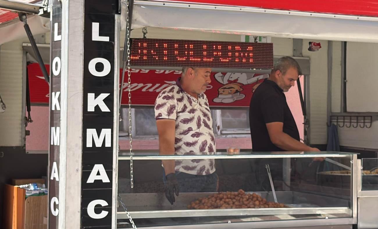 7 yıllık evlilik sonrası kutlama! Boşanır boşanmaz lokma dağıttı: Adalet Bakanına teşekk&uuml;r etti