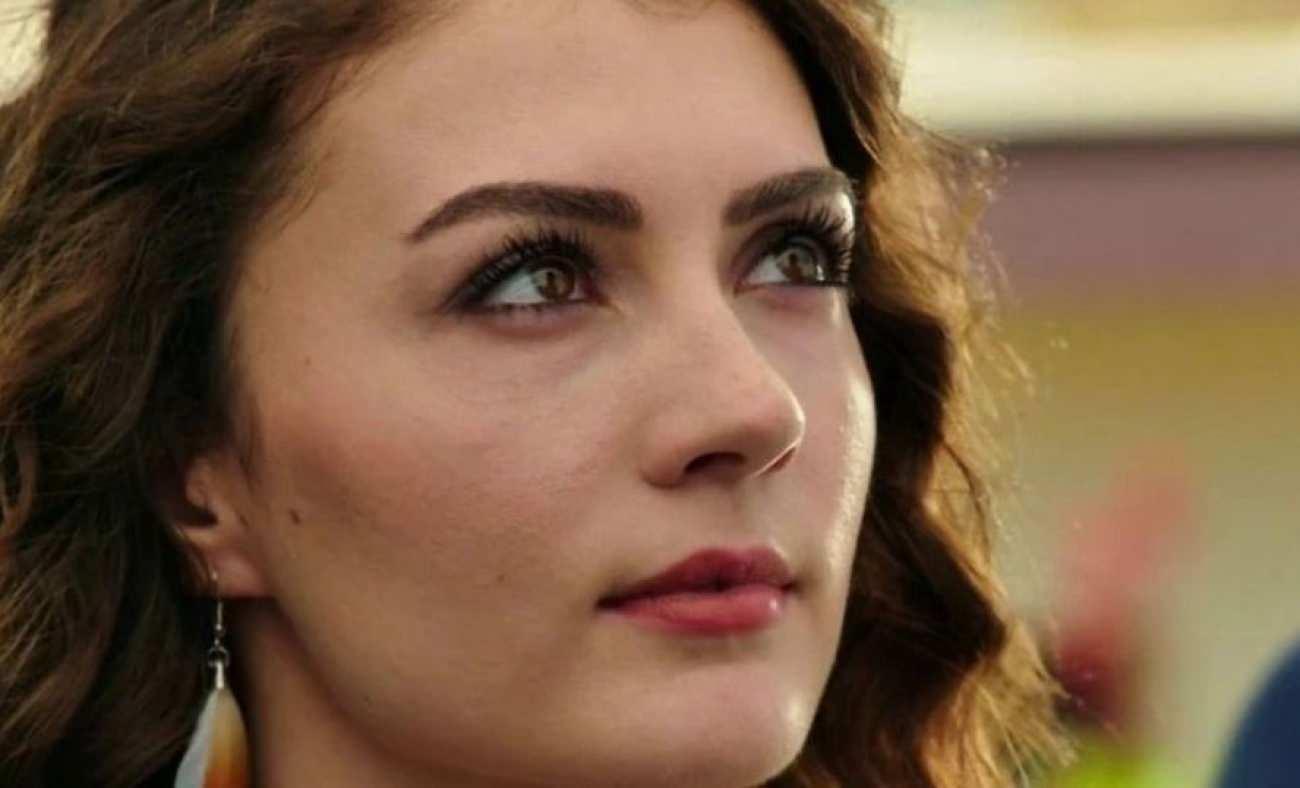 G&uuml;zel oyuncu Burcu &Ouml;zberk ekranlara geri d&ouml;n&uuml;yor! Anlaşmaya varıldı