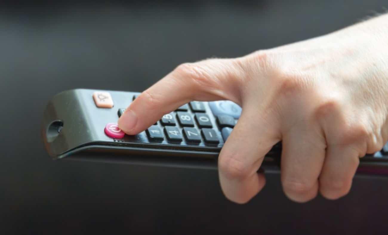 Gen&ccedil;ler eskisi kadar televizyon izlemiyor: Ekran s&uuml;releri azaldı