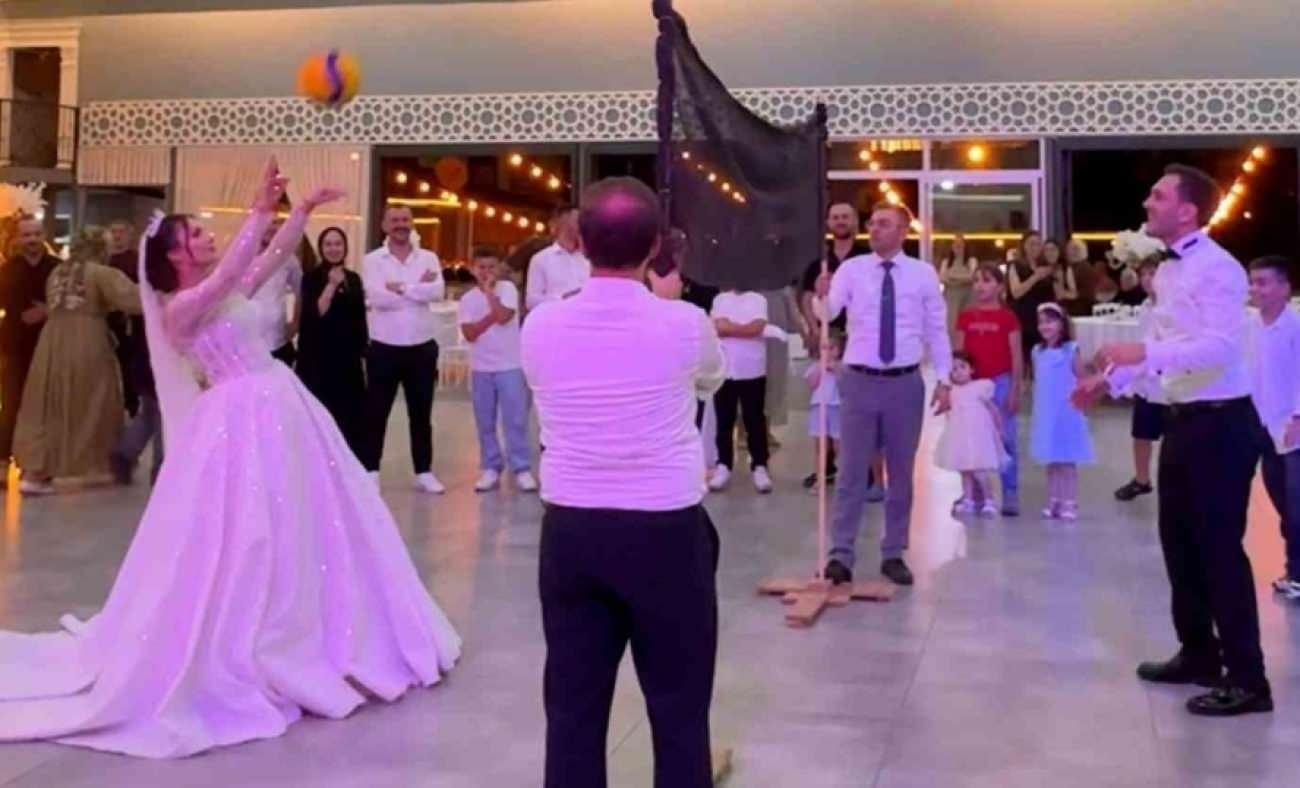 Yok b&ouml;yle d&uuml;ğ&uuml;n! Salona file kurup voleybol oynadılar