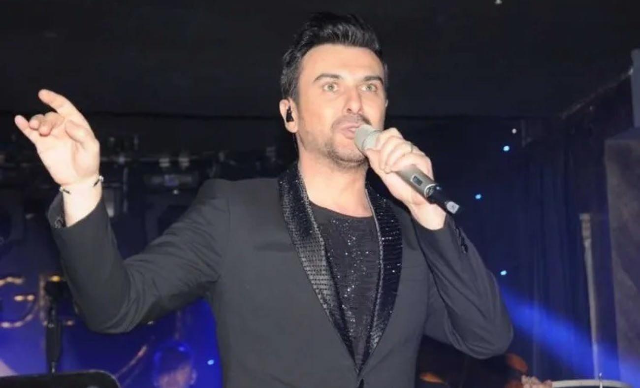 G&ouml;khan Tepe'nin kariyerinin 30. yıl konserinde duygusal anlar: Sen olmasaydın g&ouml;remezdim...