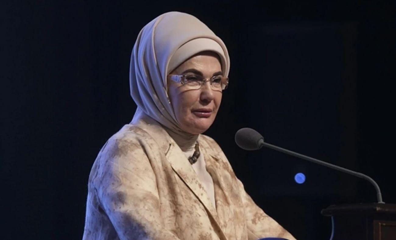Emine Erdoğan&rsquo;dan Ukrayna mesajı: "Toplumsal diren&ccedil; en g&uuml;ncel &ouml;rneklerden biri"
