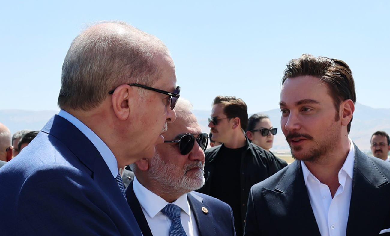 Sinan Ak&ccedil;ıl, Erdoğan&rsquo;la tokalaştığı anları paylaştı: "&Ouml;mr&uuml;mden yılları veririm"