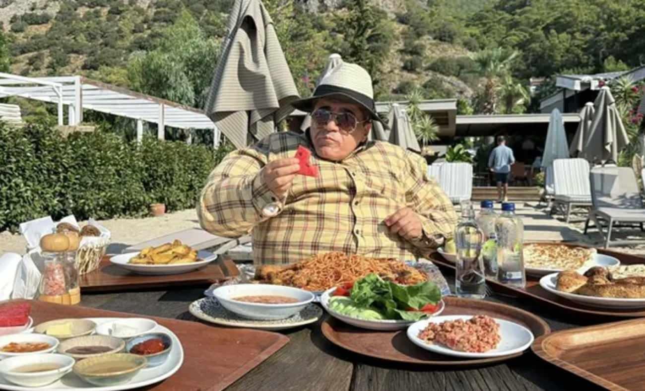 Şarkıcı Aydın Aydın'dan &Ouml;l&uuml;deniz'de 'israf' farkındalığı