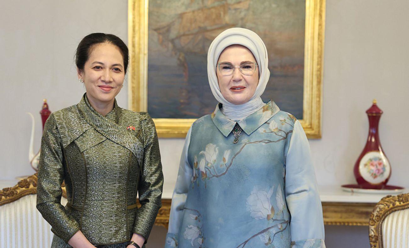 Emine Erdoğan, Kambo&ccedil;ya Başbakanı Manet'in eşi Chanmony ile g&ouml;r&uuml;şt&uuml;