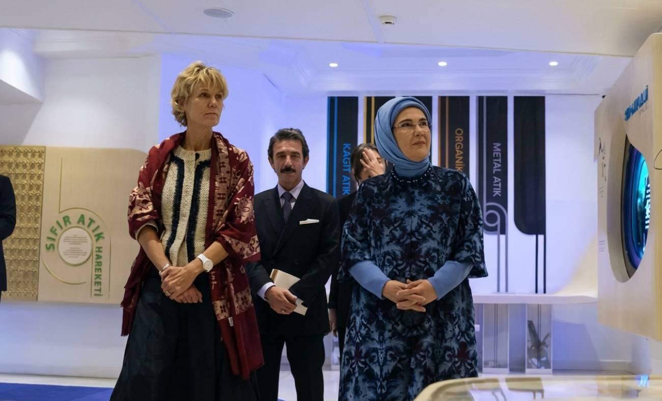 Emine Erdoğan Diana Fox Carney ile bir arada: K&uuml;resel İyi Niyet Beyanı'nı imzaladılar