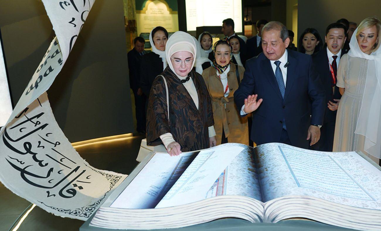 Emine Erdoğan&rsquo;dan Semerkant&rsquo;ta manevi ziyaret! İmam Buhari&rsquo;yi andı