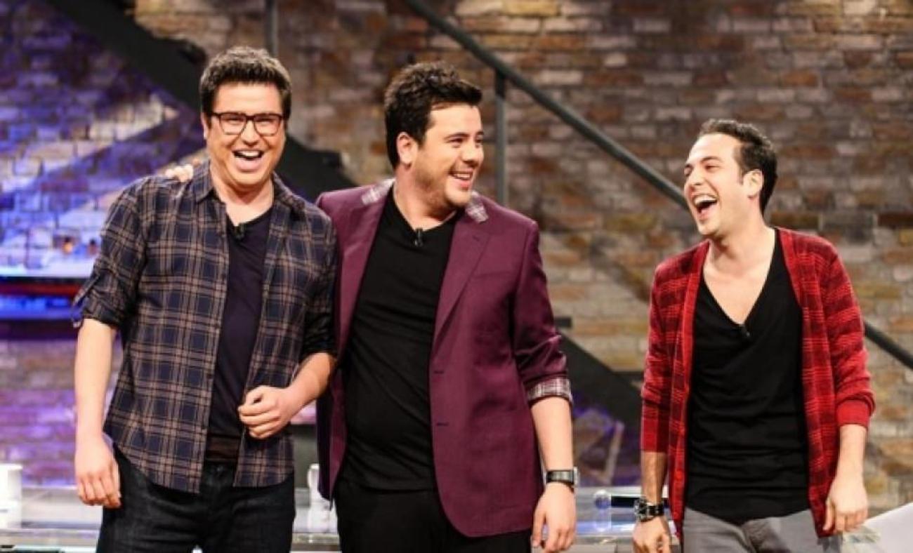 3 adam ogsasmak. 3 adam 3 1. Adam a3. 3 adam show. Три адама.