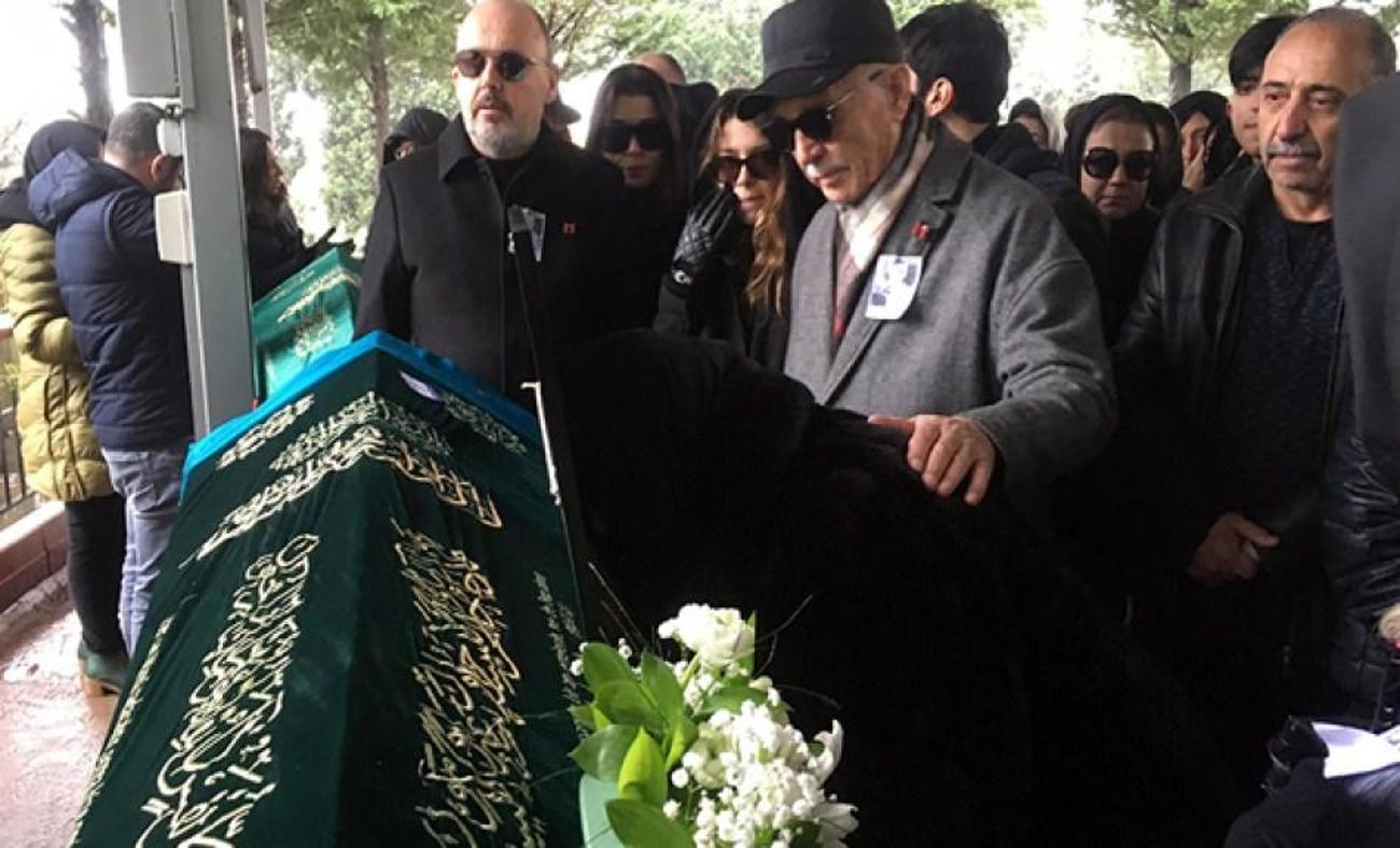 Hande Erçel annesinin cenazesi- Başka yerde bulamayacağınız içerikler