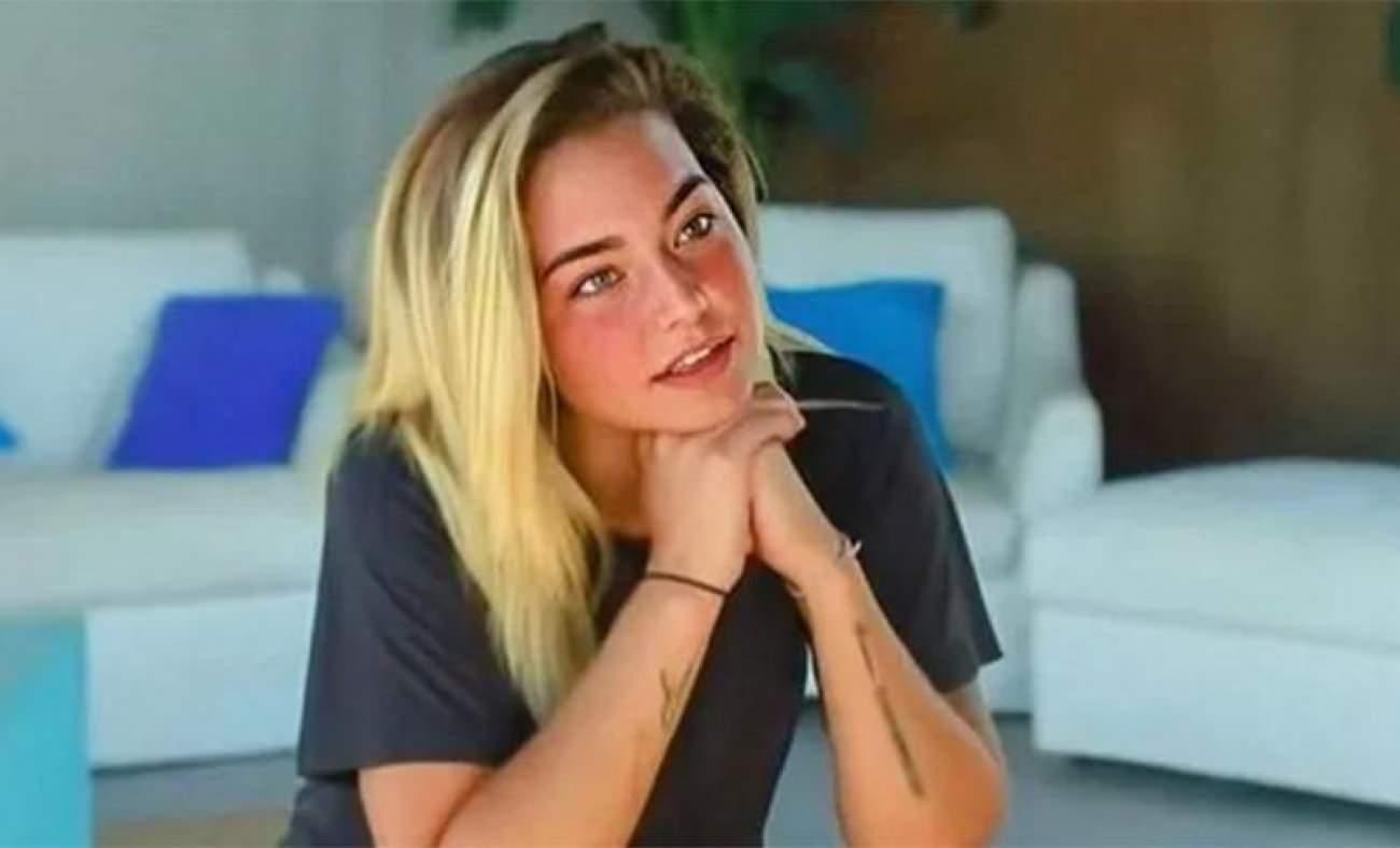 Başörtülü pozunu paylaşan Aycan Yanac, kendisini eleştiren takipçisini ...